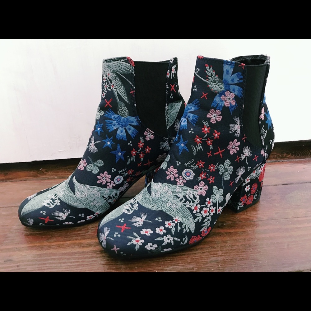 Patterned Boots - Picture 3 of 3